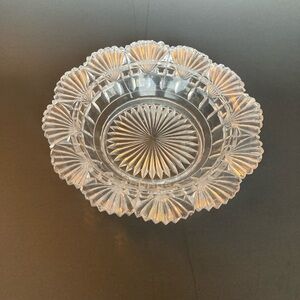 Vintage Early American Pressed Glass Starburst and Scalloped Edge Bowl